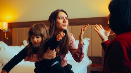 Mutter und Großmutter streiten