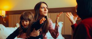 Mutter und Großmutter streiten