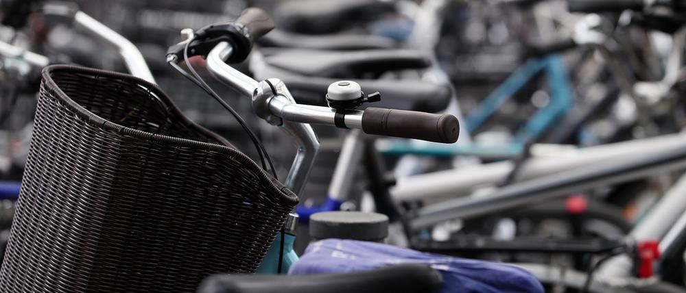 Mehr Abstellplätze für Fahrräder werden im Bahnhofsumfeld in Potsdam geschaffen.