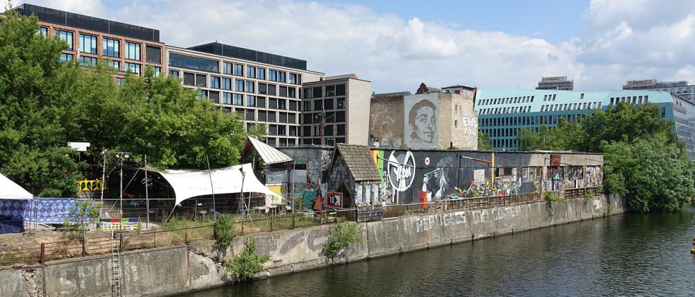 Das Yaam in Berlin-Friedrichshain und andere Clubs kämpfen wegen der Grundsteuerreform mit massiv gestiegenen Kosten.
