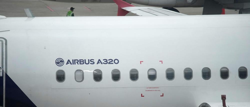 Ein Airbus A320 von Latam Airlines auf dem Flughafen Bogota (Symbolbild).