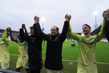 Die Berliner um ihren Kapitän Reese (2.v.r.) wollen auch im Pokal feiern.