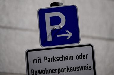 Noch in diesem Jahr wollte Verkehrssenatorin Ute Bonde (CDU) ein neues Gesamtkonzept zum Anwohnerparken vorstellen. Derzeit sieht es nicht danach aus, dass sie diese Ankündigung einhalten wird. (Archivbild)