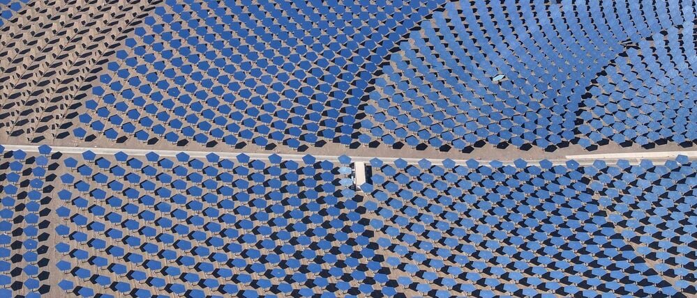 Ein riesiges Solarkraftwerk in der chinesischen Wüstenregion Xinjiang. (Symbolbild).
