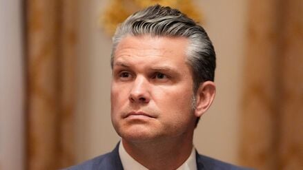 USA, Washington: Pentagon-Chef Pete Hegseth im Kabinettssaal des Weißen Hauses.