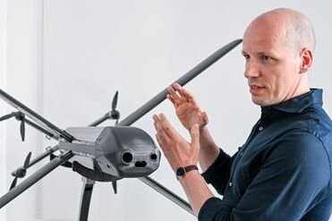 Das Rüstungsunternehmen Helsing - hier Mitgründer Gundbert Scherf - kooperiert künftig mit Schaeffler. (Archivbild)