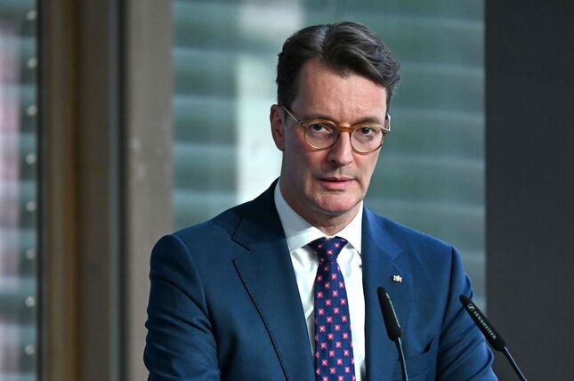 Hendrik Wüst hat über das angepasste Bewerbungskonzept informiert.