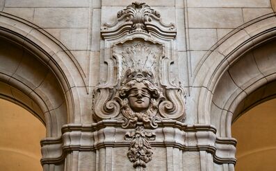 Nach einem Angriff mit einem Beil auf ihren schlafenden Ehemann steht eine 72-Jährige wegen versuchten Mordes vor Gericht. (Symbolbild)