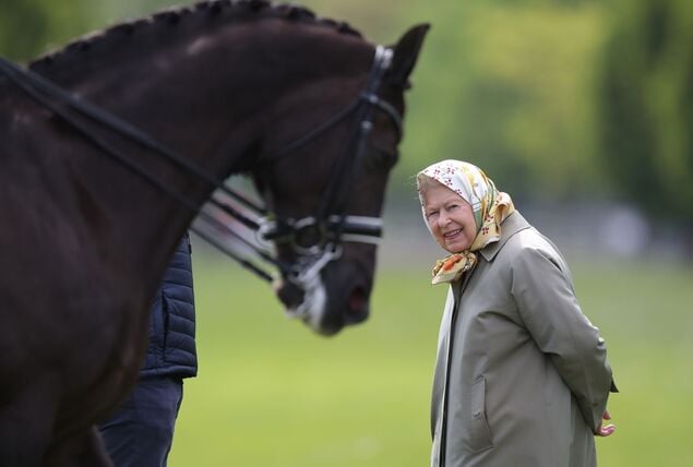 Das Weltklasse-Dressurpferd Valegro - hier 2022 mit Königin Elizabeth II. - ist gestorben. (Archivfoto)