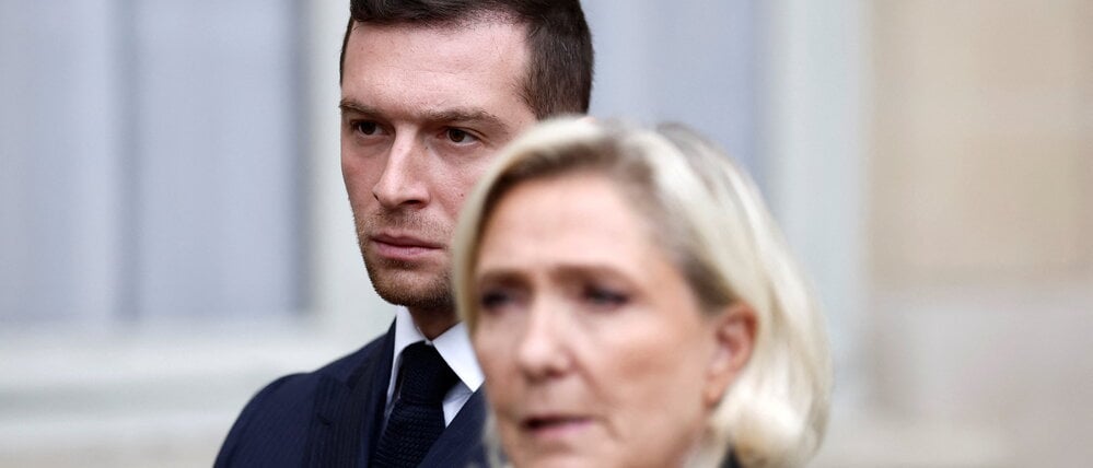 Erstmals wurde im August ein Vertreter des rechtsextremen RN , Parteichef Jordan Bardella ,zur großen Jahres-Veranstaltung des Arbeitgeberverbandes Medef in Frankreich eingeladen.