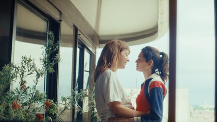 Ella Rumpf (rechts) und ihre Ehefrau Monia Chokri erwarten ihr erstes Kind.