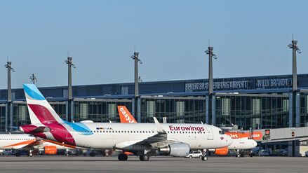 Die Lufthansa-Tochter Eurowings stationiert am BER künftig neun Flugzeuge, zwei mehr als bisher. (Archivbild)