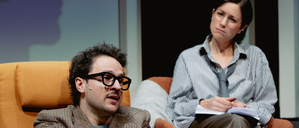 Therapiemarathon: Dimitrij Schaad und Eva Meckbach in dem Stück „Sabotage“