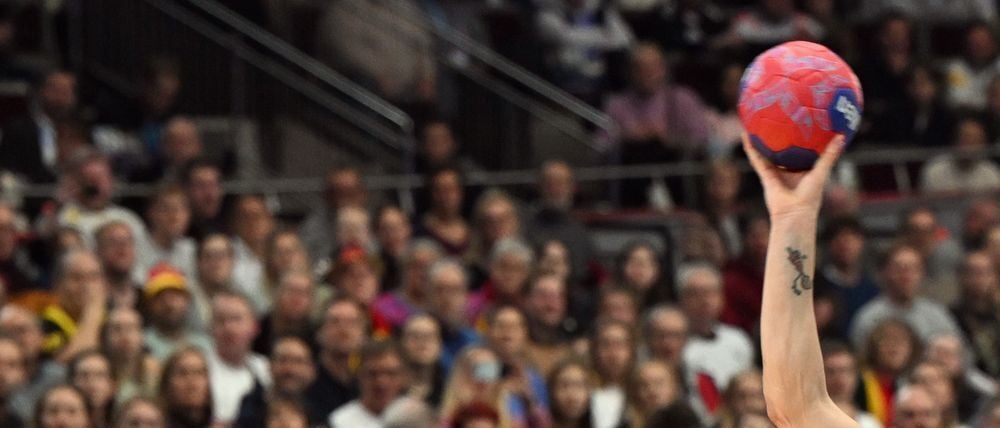 Kapitänin Antje Döll geht in jedem Spiel voran.