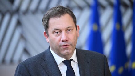 Bundesfinanzminister Lars Klingbeil (SPD) vor dem Treffen mit seinen europäischen Amtskollegen im November