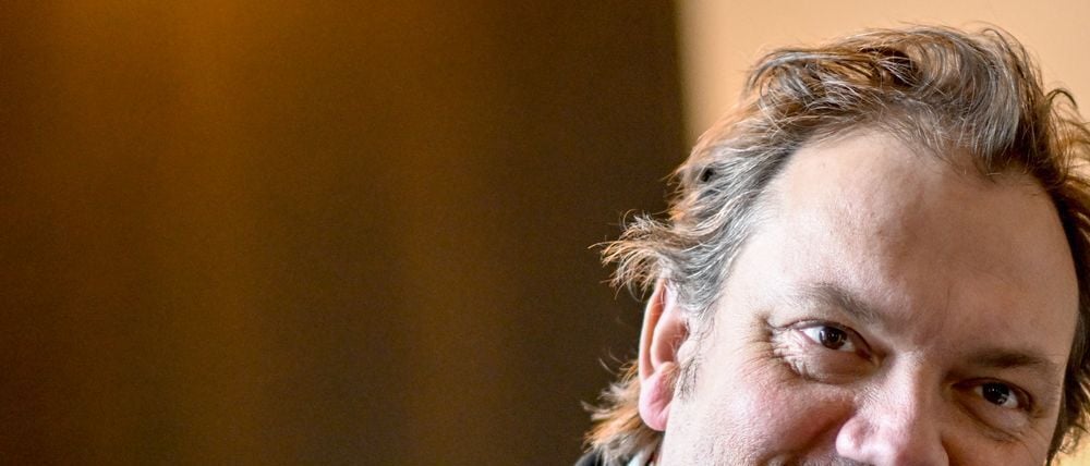 Charly Hübner ist in dem neuen Film „Der Held vom Bahnhof Friedrichstraße“ von Wolfgang Becker zu sehen.