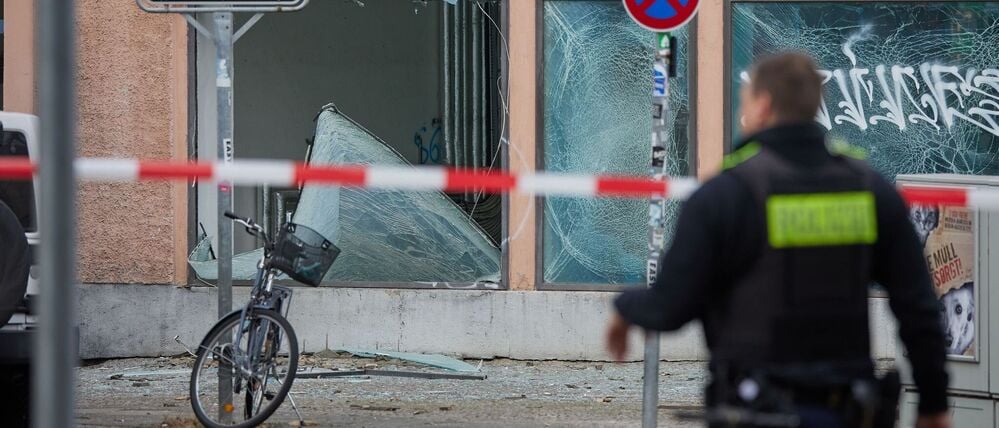 Noch immer seien nicht alle Schäden der Kugelbomben-Explosion in Berlin-Schöneberg behoben, so der Immobilienbesitzer. (Archivbild)