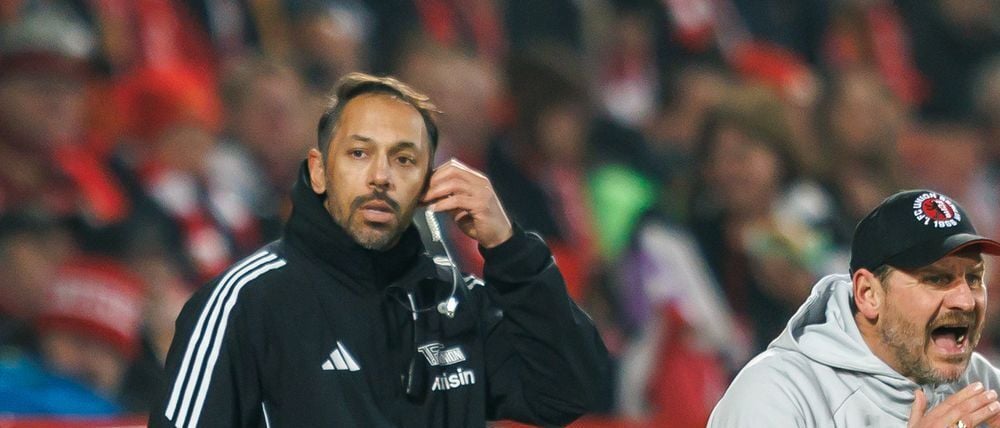 Trainer Baumgart (M.) will mit Union den ersten Sieg gegen die Bayern. (Archivbild)