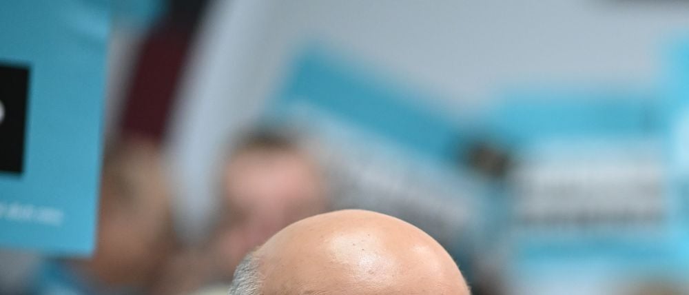 Berlins Regierender Bürgermeister Kai Wegner (links) will Bundeskanzler Friedrich Merz (beide CDU) im Roten Rathaus empfangen. (Archivbild)