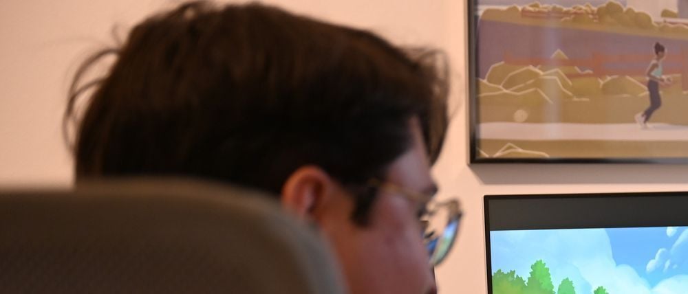 Als Bachelor-Arbeit an der Uni entstanden, inzwischen ein großer Verkaufserfolg: Das Spiel „Tiny Bookshop“ mit ihren beiden Entwicklern David Zapfe-Wilde (links) und Raven Rusch.