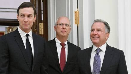Kushner, der russische Unterhändler Kirill Dmitrijew und Witkoff in Moskau. 