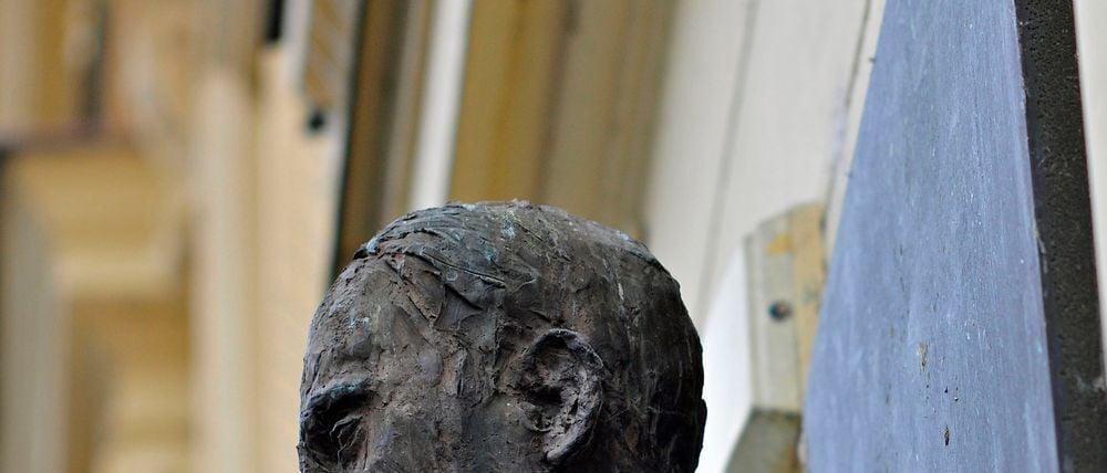 In Prag erinnert eine Büste an den Schriftsteller Rainer Maria Rilke (1875-1926). Hier besuchte er die Volksschule.