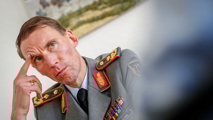 Generalmajor Christian Freuding bei einem Interview mit Reportern der Deutschen Presse-Agentur. 