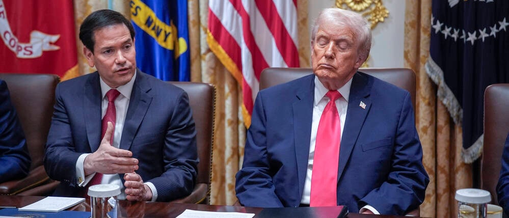 US-Außenminister lobt US-Präsident Donald Trump bei der Kabinettssitzung am Dienstag für dessen Bemühungen zur Beendigung von Kriegen. Ob das der 79-Jährige gehört hat?