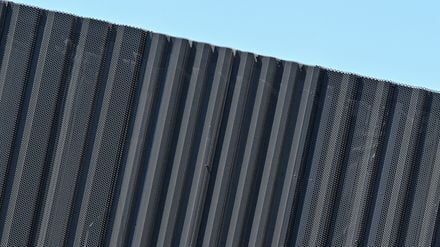 Der Modekonzern Hugo Boss rechnet für 2026 mit einem Umsatzrückgang. Erst ab dem Jahr 2027 sollen sich die Zahlen wieder verbessern. (Archivbild)