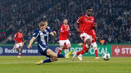 Schon wieder drin. Luca Schuler (links) mit seinem Abschluss zum zwischenzeitlichen 4:1 für Hertha BSC.
