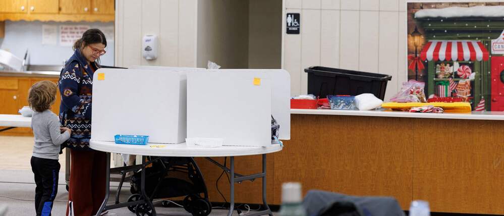 Eine Wählerin stimmt in Tennessee ab.