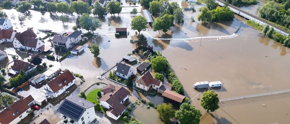 Die überflutete bayerische Ortschaft Reichertshofen im Juni 2024. Das Risiko von Überschwemmungen in Deutschland ist gestiegen. (Archivbild)