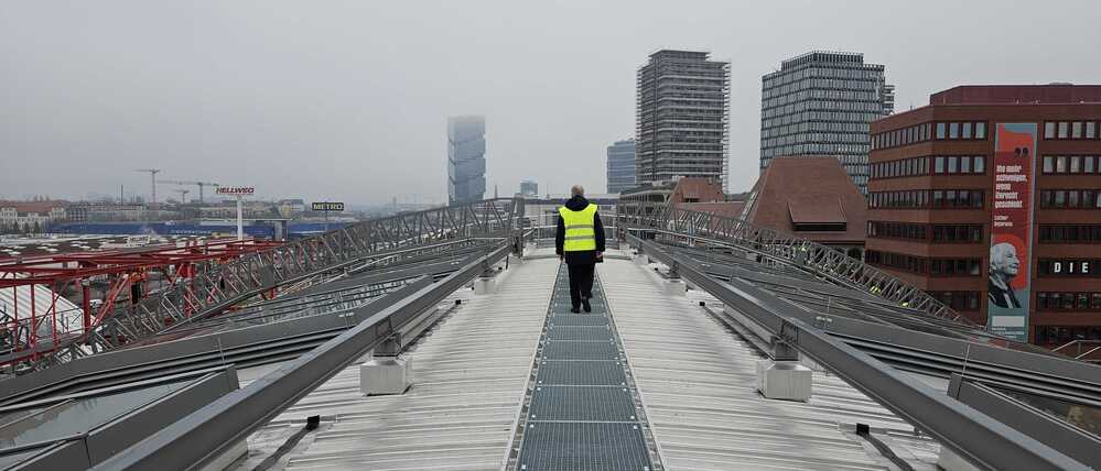 Weiter Blick: Mehr als 200 Meter lang ist das Hallendach. 