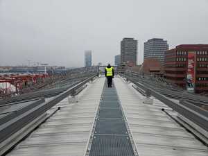 Weiter Blick: Mehr als 200 Meter lang ist das Hallendach. 