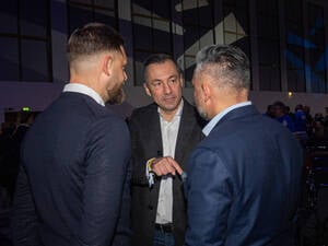 Herthas Finanzgeschäftsführer Ralf Huschen (Mitte) verfolgt einen strikten Kurs der Konsolidierung. 