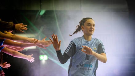 Lilli Schultze hat 2024 mit 15 Jahren für Albas Profis debütiert. 