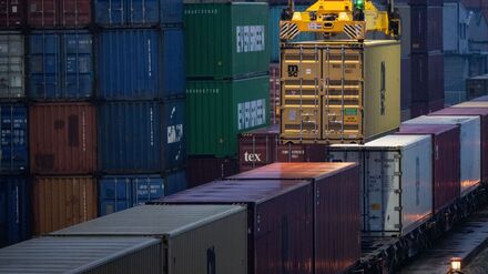 Weltweite Lieferketten sind empfindlich aufeinander abgestimmt. (Symbolbild)