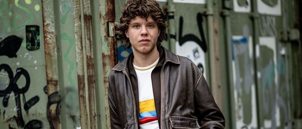 Zartmann, Musiker, steht im Hinterhof des Astra Kulturhaus.