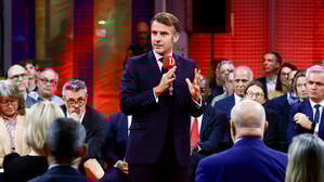 Frankreichs Präsident Emmanuel Macron war im November bei Regionalzeitungen im Land unterwegs und diskutierte mit deren Lesern. 