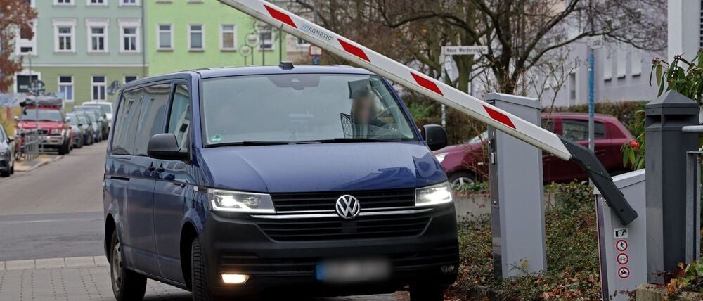 Nach einem rund einstündigen Haftprüfungstermin teilte die Staatsanwaltschaft mit, dass der Haftbefehl bestätigt wurde.