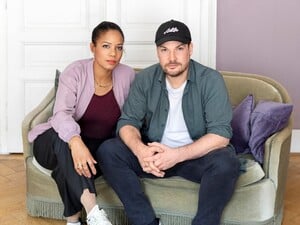 Max Czollek und Hadija Haruna-Oelker haben gemeinsam „Alles auf Anfang“ geschrieben