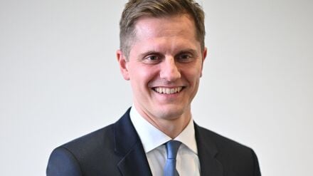 Benjamin Grimm will den Verwaltungsgerichten beim Abbau der Asylgerichtsverfahren helfen. (Archivbild)