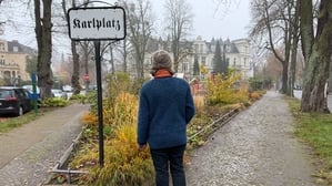 Die Stiftung Kleine Plätze kümmert sich um Stadtplätze in Berlin. In Steglitz-Zehlendorf gehören in Lichterfelde der Johanneskirchplatz und der Karlplatz zum Projekt-Portfolio der Stiftung. Gundhild Brockmann ist die Vorstandsvorsitzende der Stiftung.