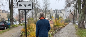 Die Stiftung Kleine Plätze kümmert sich um Stadtplätze in Berlin. In Steglitz-Zehlendorf gehören in Lichterfelde der Johanneskirchplatz und der Karlplatz zum Projekt-Portfolio der Stiftung. Gundhild Brockmann ist die Vorstandsvorsitzende der Stiftung.