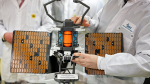 Ein Modell des Wächter-Satelliten von Berlin Space Technologies (BST).