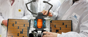 Ein Modell des Wächter-Satelliten von Berlin Space Technologies (BST).