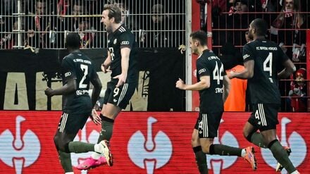 Auch Kane (M.) traf nach einem ruhenden Ball.