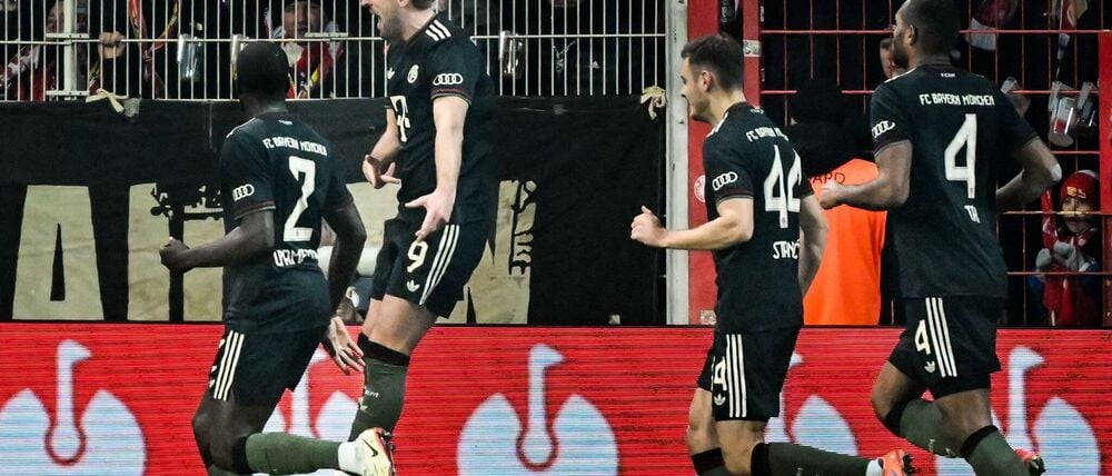 Auch Kane (M.) traf nach einem ruhenden Ball.