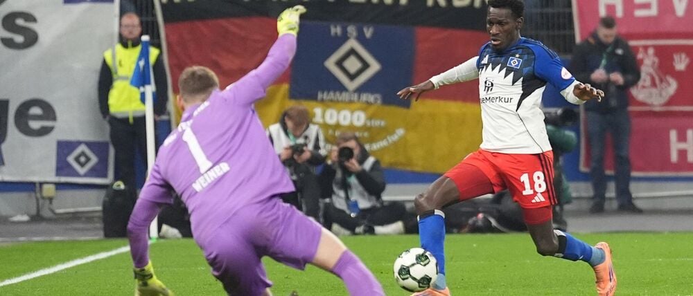 Das späte 1:0 im Pokal gegen Kiel: Bakery Jatta trifft gegen Kiel.