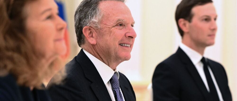 Witkoff (M) und Kushner (r) waren am Dienstag für Ukraine-Verhandlungen zu Gast im Kreml. 